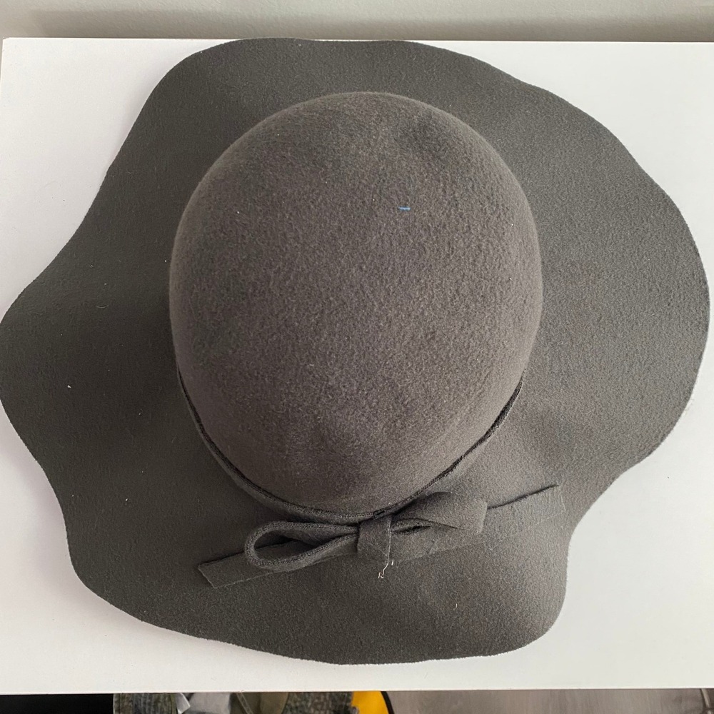 rue21 etc! Floppy Wide Brim Hat Womens OS Charcoal Gray Black Bow Detail
